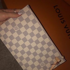 Louis Vuitton neverfull MM pouchette